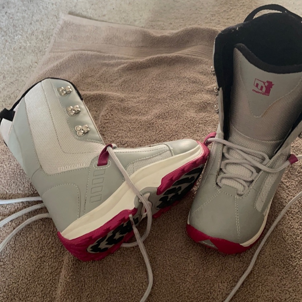 Kids snowboarding boots